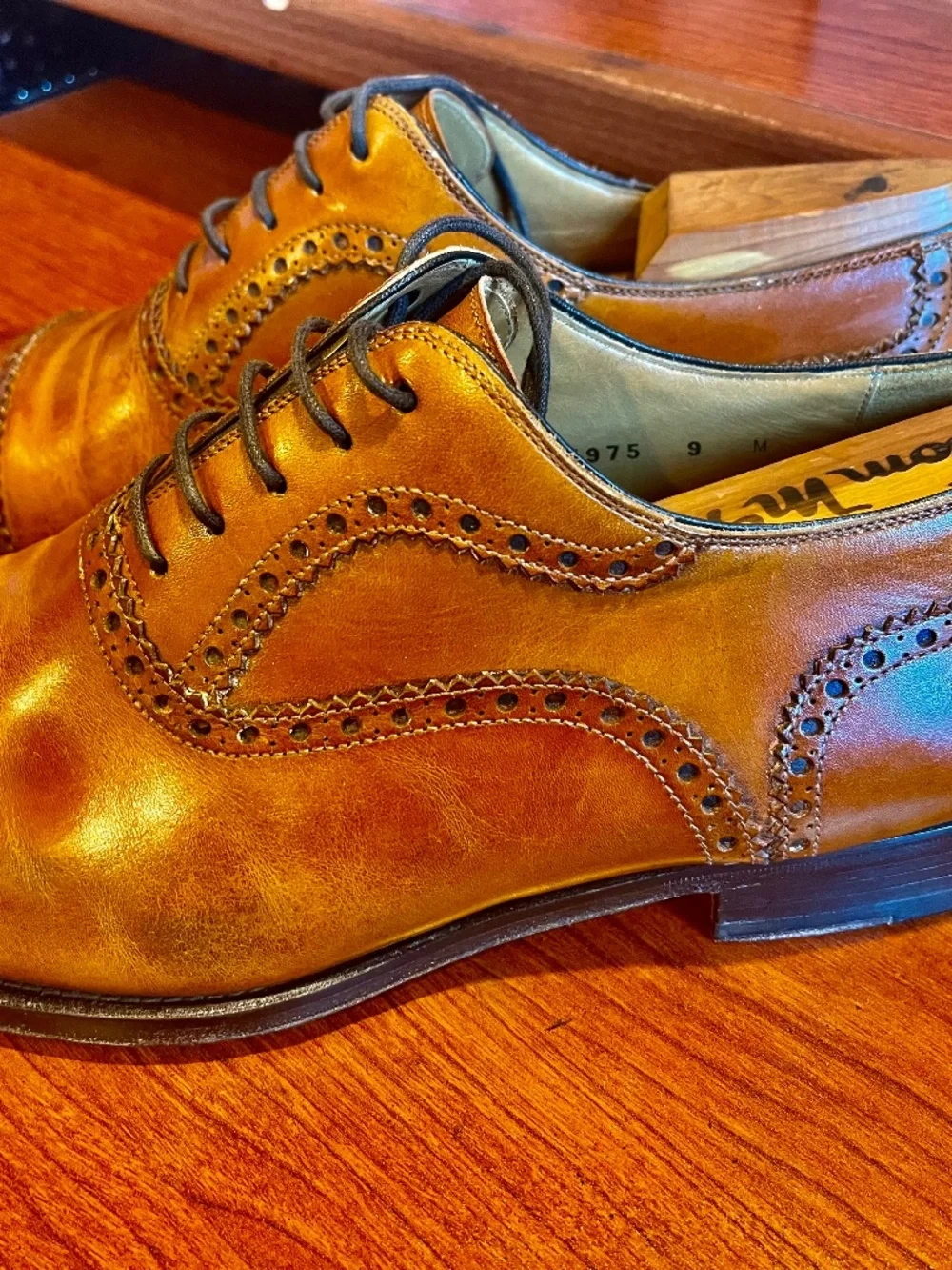 Tan Magnannl cap toe size 9M